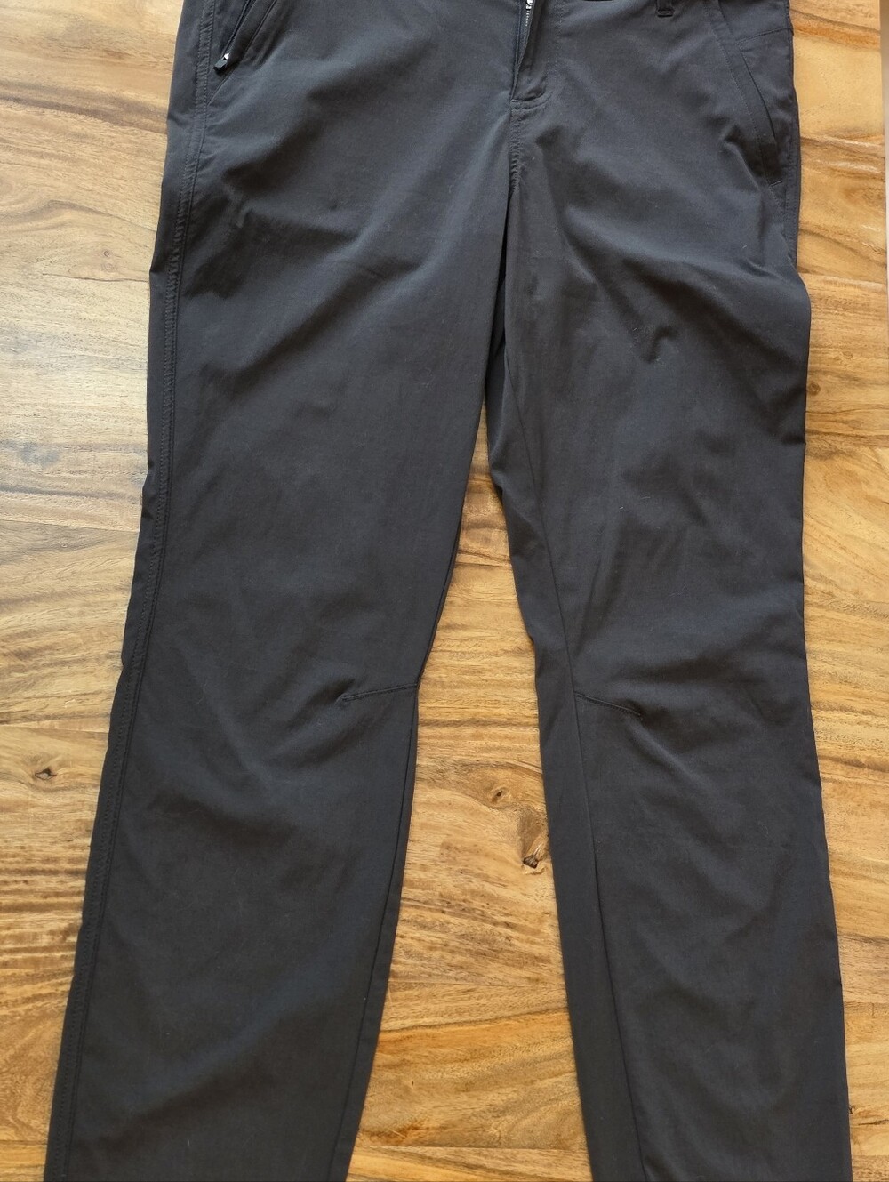 KÜHL Women's Freeflex Roll-Up.Pants in a size 12 Regular, Dark Gray